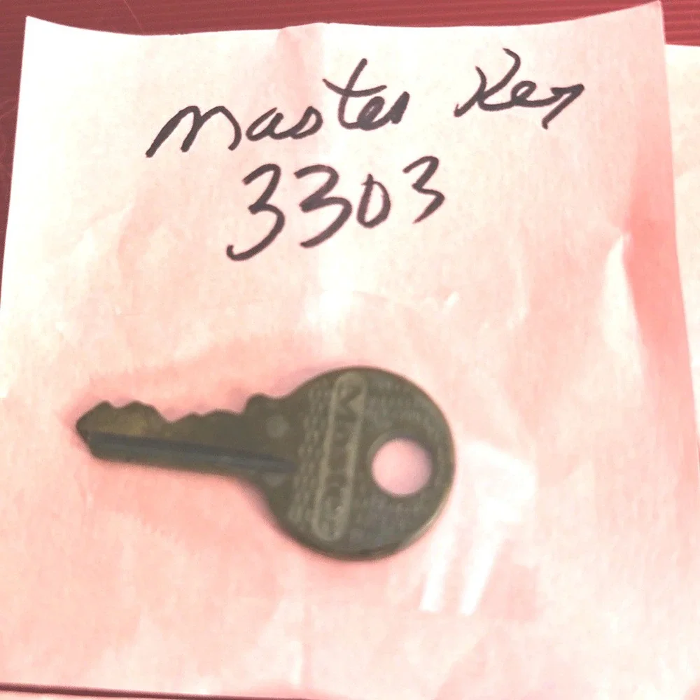 Vintage lot 4 original Master Lock Keys 2341-0646-3303; Cole National WP MI